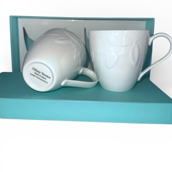 Tiffany & Co. Blue Box with White Mugs - Picture 3 of 4